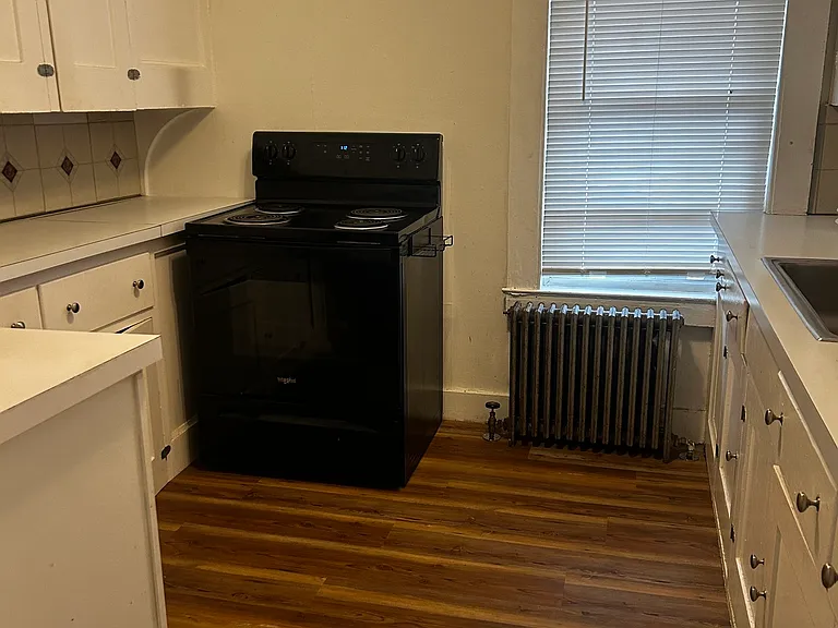 18 Devine St — Photo 3
