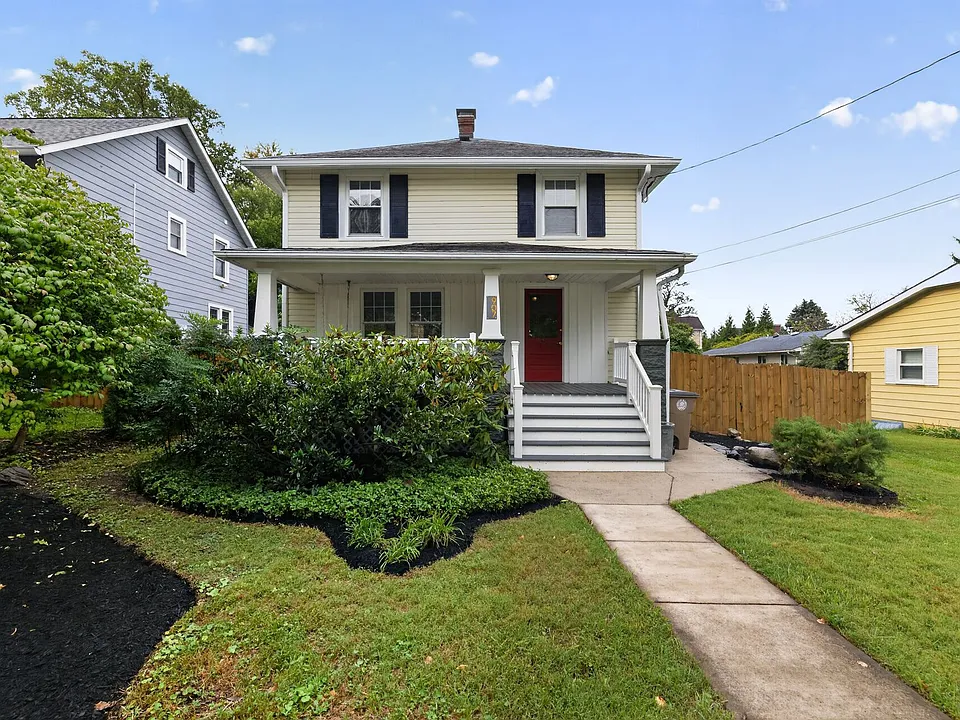 907 Grandin Ave