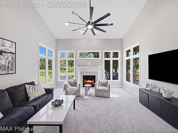 3rd image of 4971 Fairways Dr