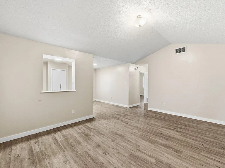 2204 Donahue Ln #B — Photo 12