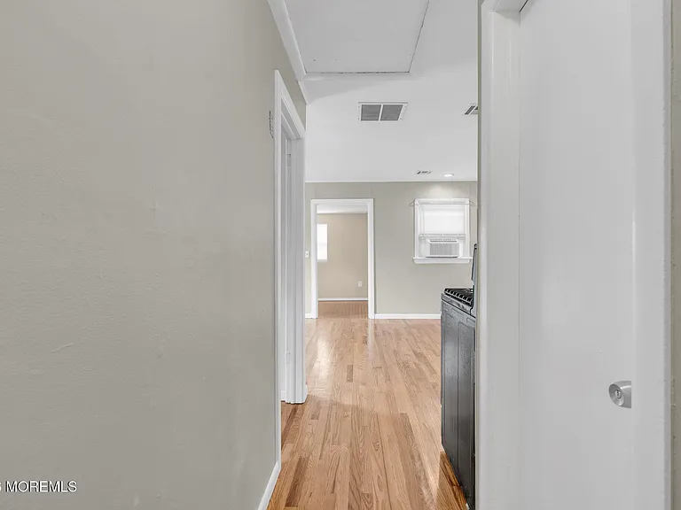 1218 Lister St — Photo 17