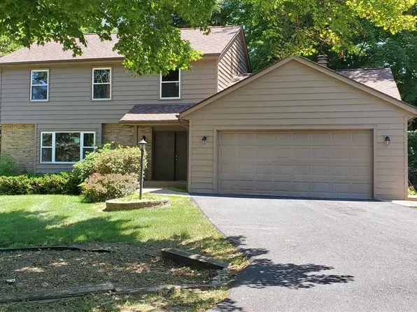 1716 Arnold Ave, Rockford, IL 61108