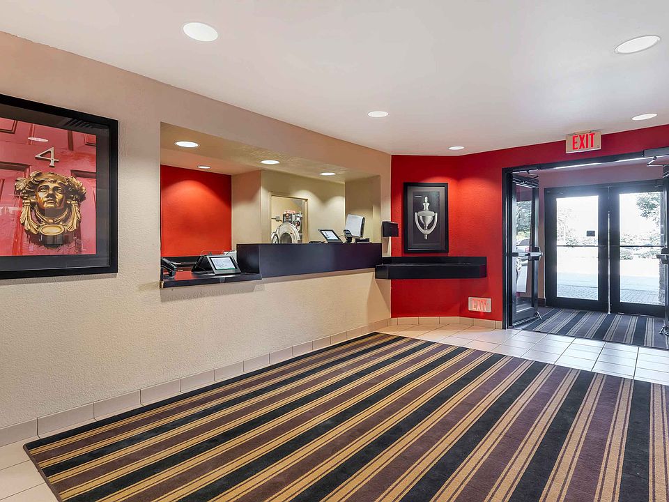 Lobby and Guest Check-in