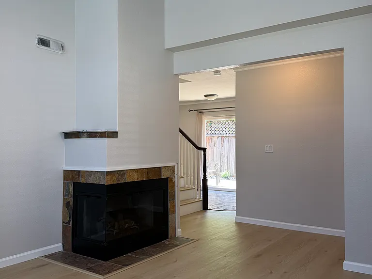1003 Live Oak Ter — Photo 3