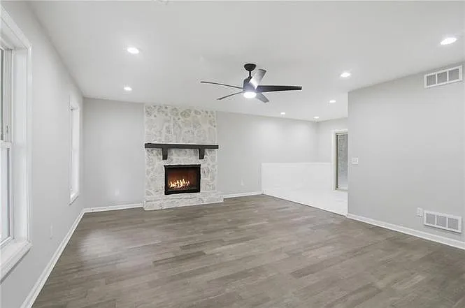 3 bed, 2.5 bath, 1320 sqft, $2,400 — Photo 2