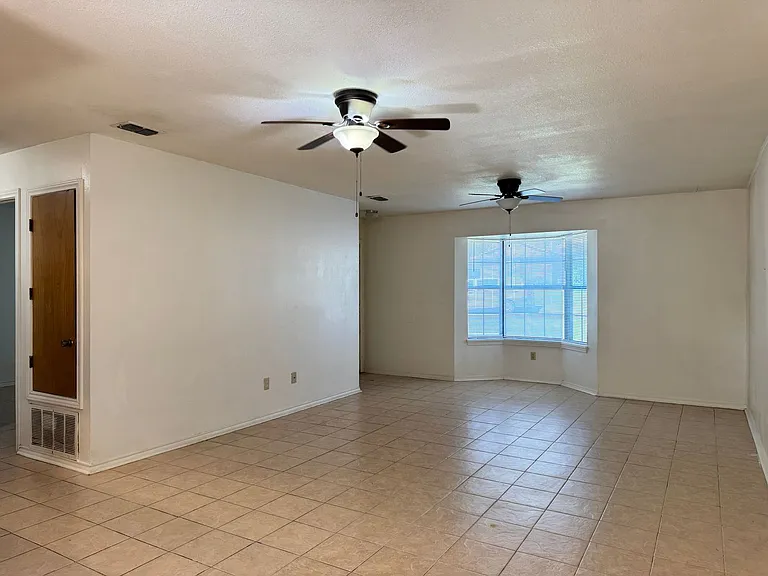 16048 Shoshone Dr — Photo 5
