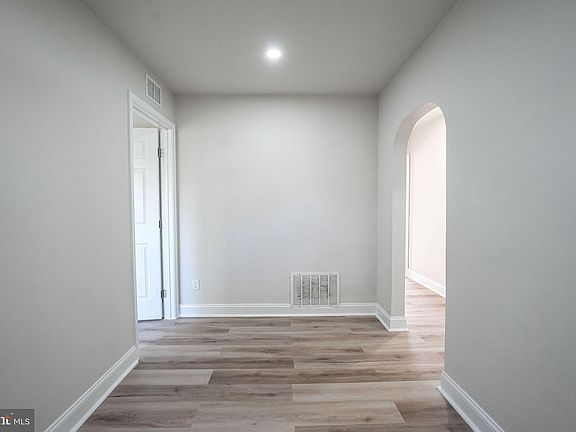 4th image of 8665 Center Rd
