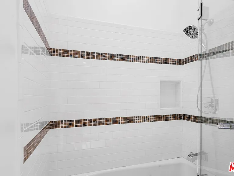 11770 Chenault St — Photo 22