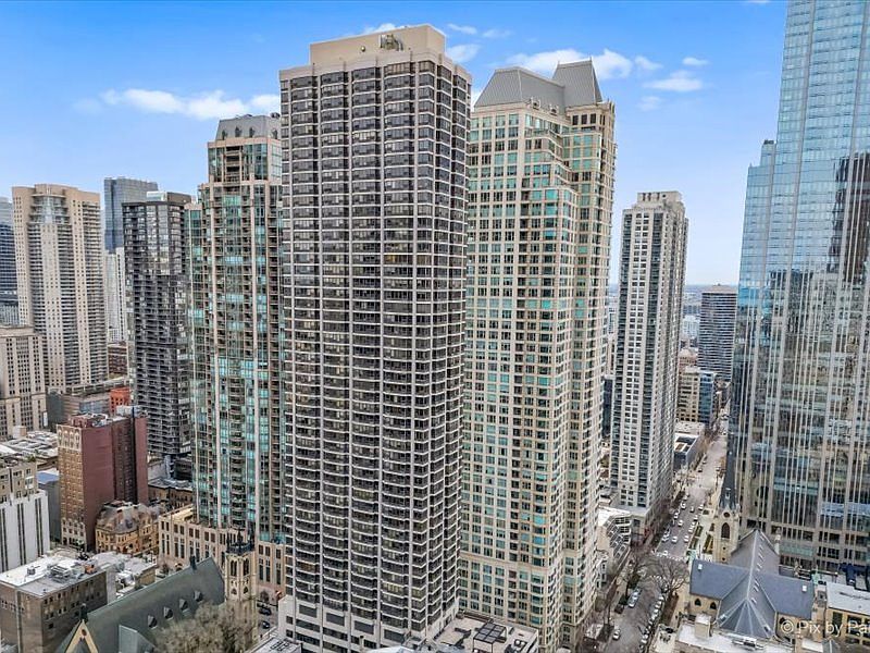 1st image of 30 E Huron St APT 1204