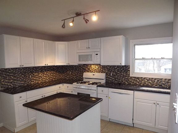 3rd image of 108 Livingston Ave