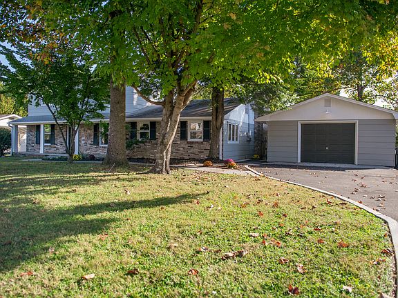 2nd image of 1028 W Park Dr