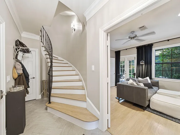 1707 Welch St — Photo 3