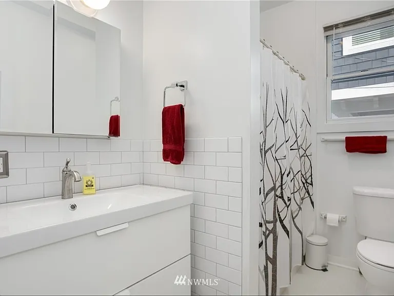 755 N 75th St — Photo 1