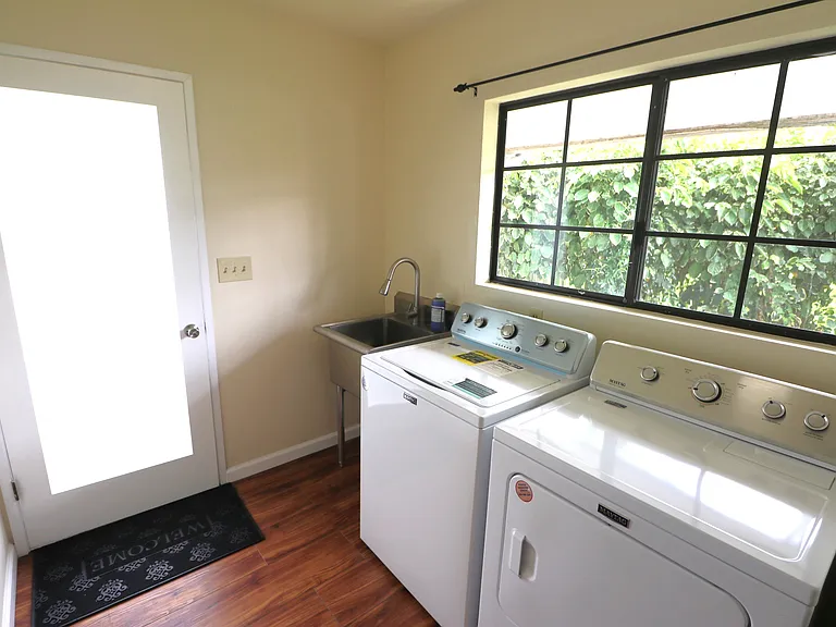 laundry room with a front entrance from the porte cochere