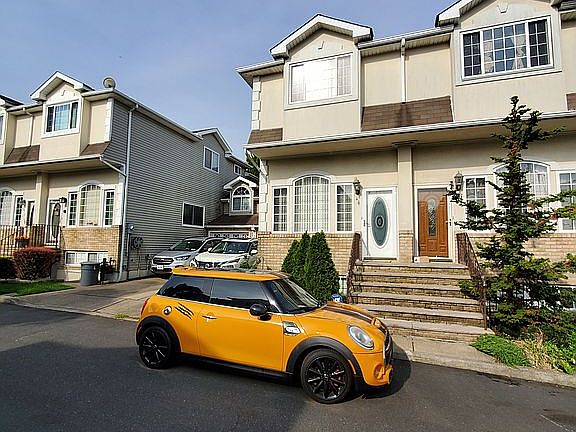 2nd image of 28 Crabtree Ln