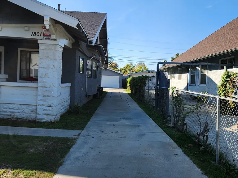 1803 S Van Ness Ave — Photo 12