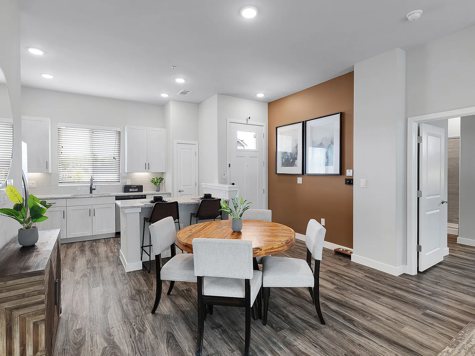 VLux Stoneridge — Photo 2