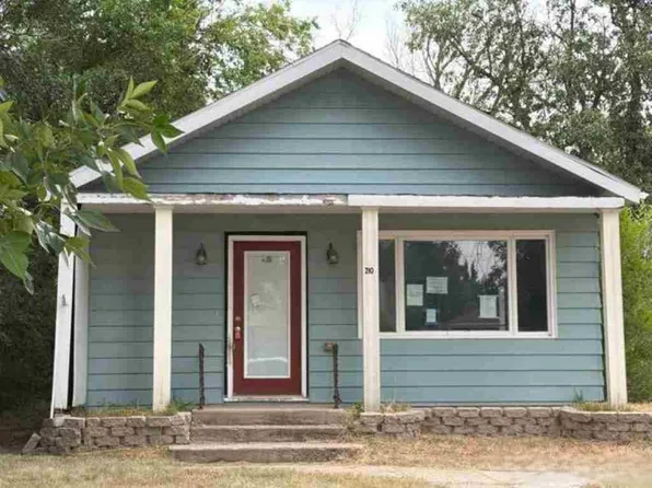 210 Robinson St, Grenora, ND 58845