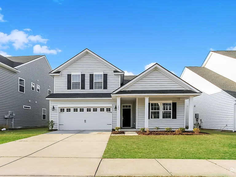 697 Redbud Ln — Photo 1