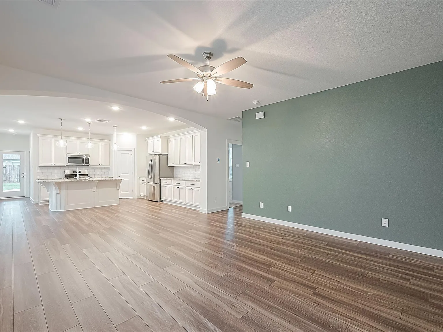 3 bed, 2.0 bath, 1523 sqft, $2,500 — Photo 4