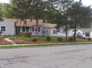 27 Walnut St, Edison, NJ 08817