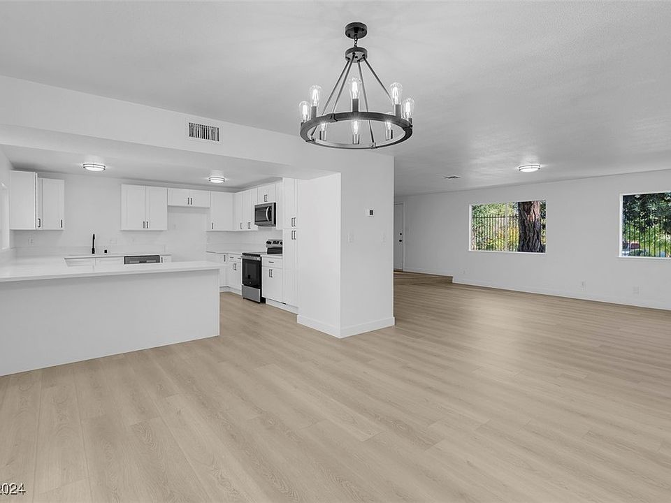 1st image of 706 Greenbriar Townhouse Way