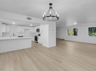 706 Greenbriar Townhouse Way, Las Vegas, NV 89121