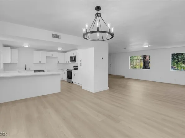 706 Greenbriar Townhouse Way, Las Vegas, NV 89121