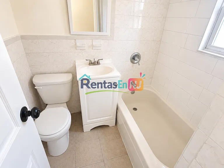 180 Columbia Ave #3B — Photo 2