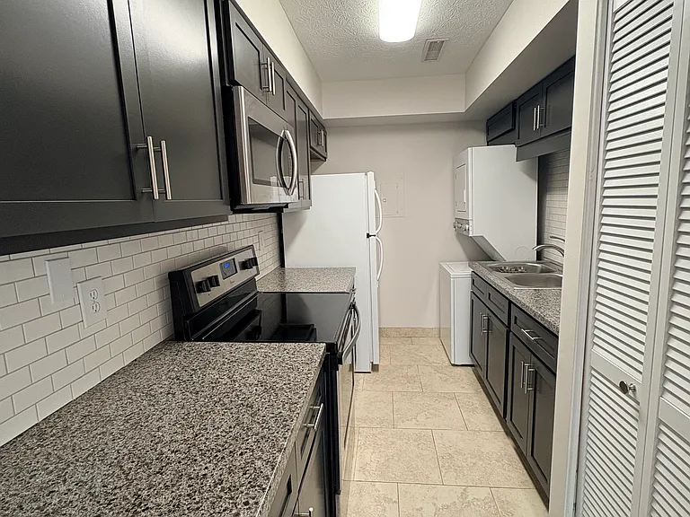2514 Raber Rd #D — Photo 10