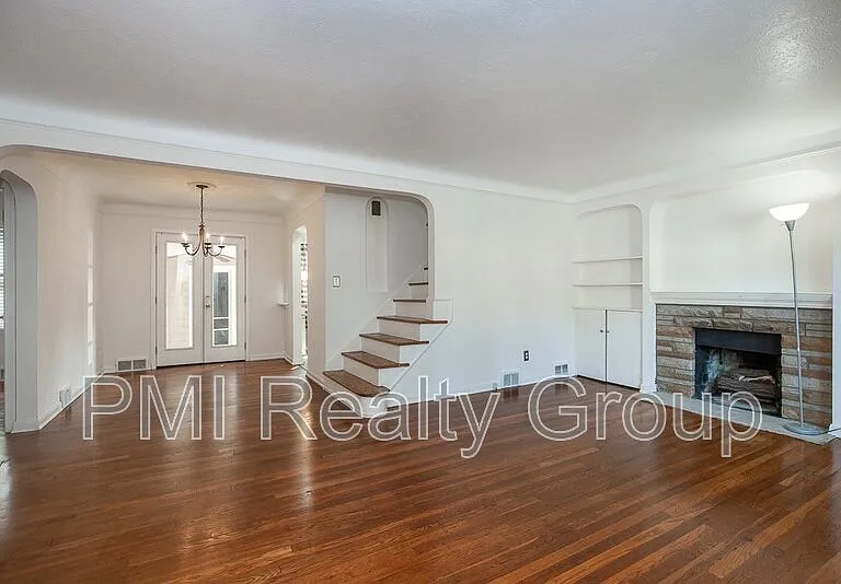 1547 Sherbrook Rd — Photo 1