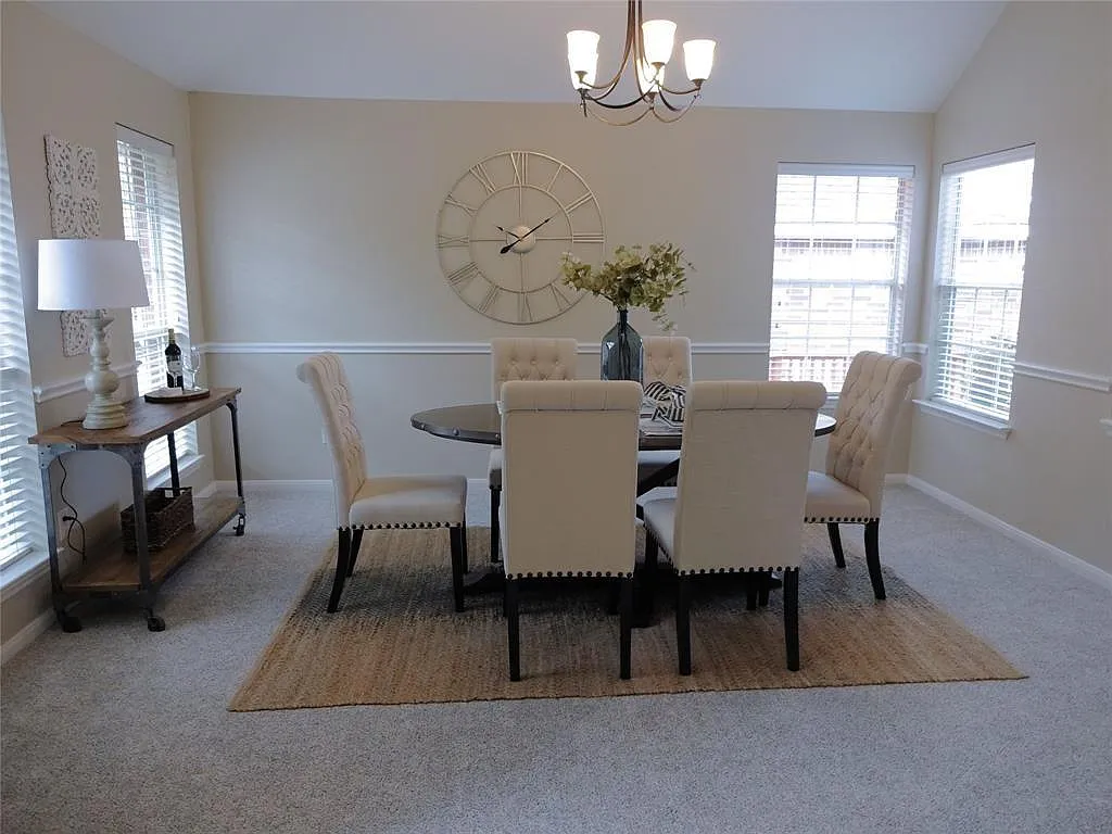 3 bed, 2.0 bath, 2013 sqft, $2,700 — Photo 4