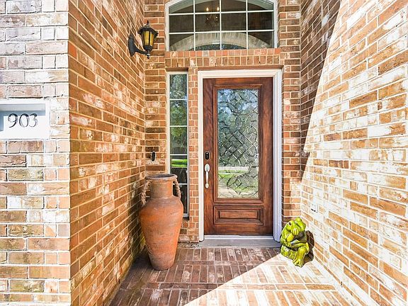 5th image of 903 High Ridge Dr