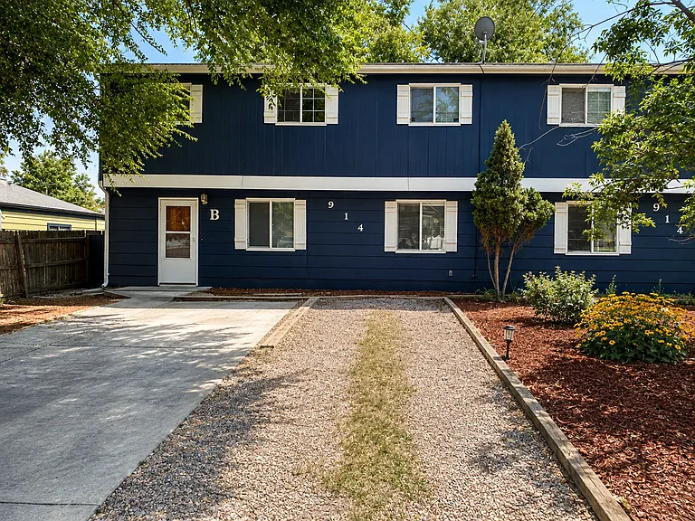 914B Oak Ave — Photo 1