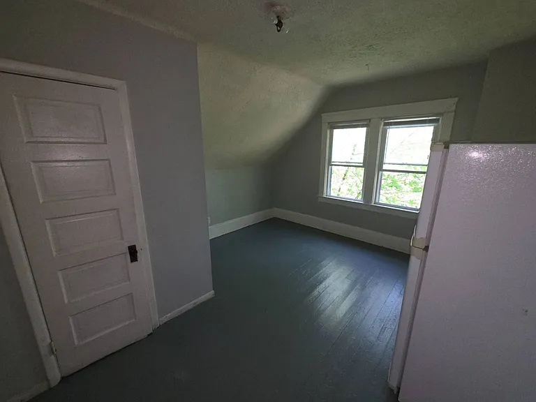 3658 E 54 ST — Photo 11