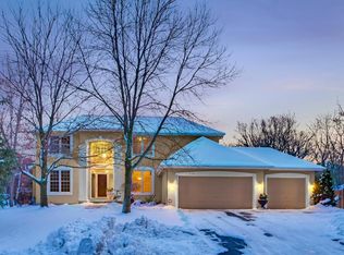 2231 Hunter Dr, Chanhassen, MN 55317