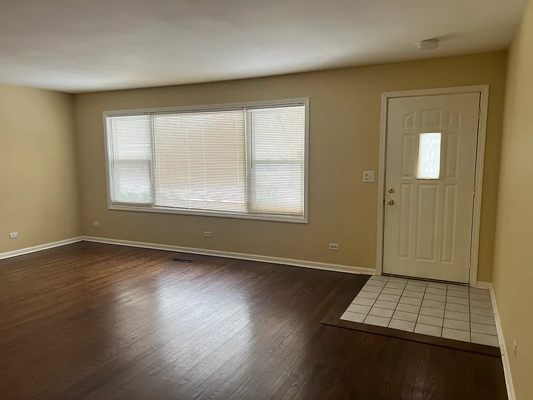 336 S Harvard Ave — Photo 2