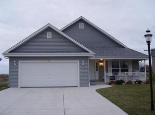 9324 Prairie Crossing Dr, Franksville, WI 53126