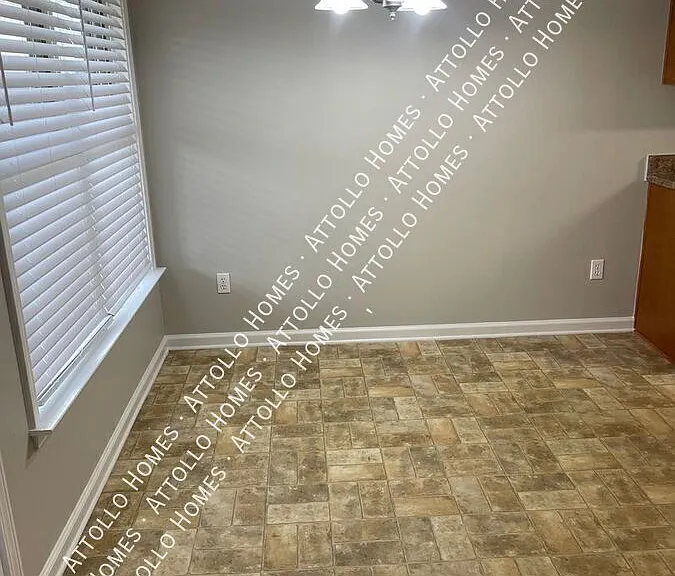 16427 Waterbury Ln — Photo 6