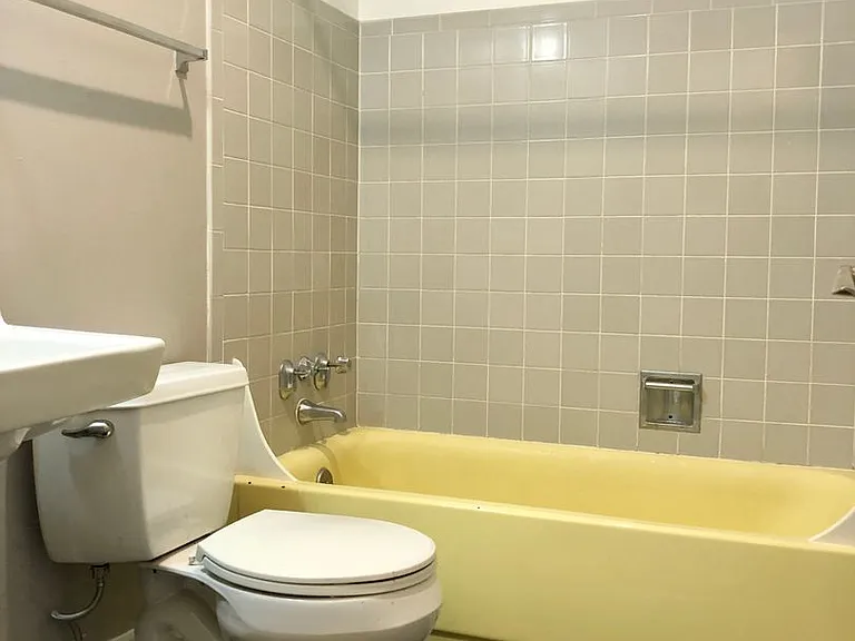 Bayview Apartments — Photo 16
