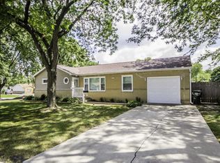 245 Bradley Ln, Hoffman Estates, IL 60169