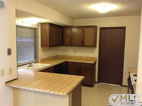 5th image of 2819 Lakebriar St