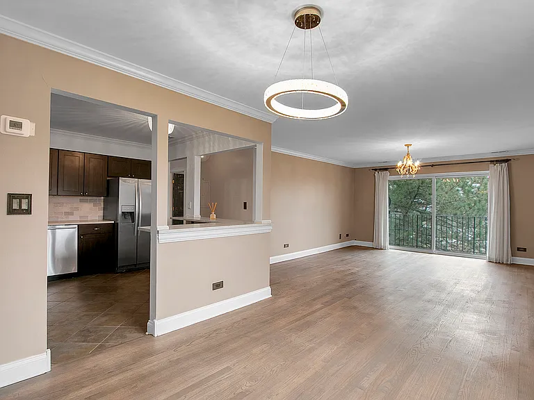 1002 Castilian Ct #302 — Photo 4