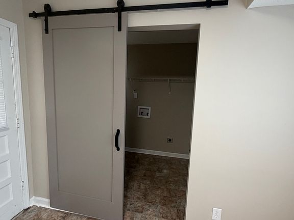5th image of 104 Kemmons Dr