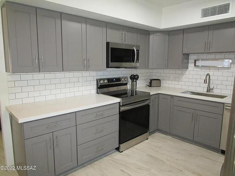 1627 E 13th St #1 — Photo 9