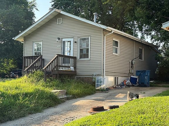 3rd image of 609 Stowell Ave
