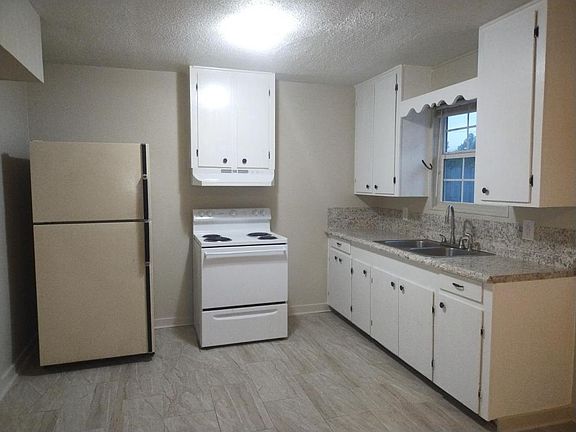 5th image of 1500 N Hendrick St Unit B3