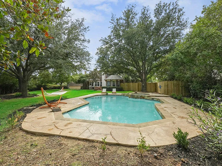 2200 Glenbrook St — Photo 32