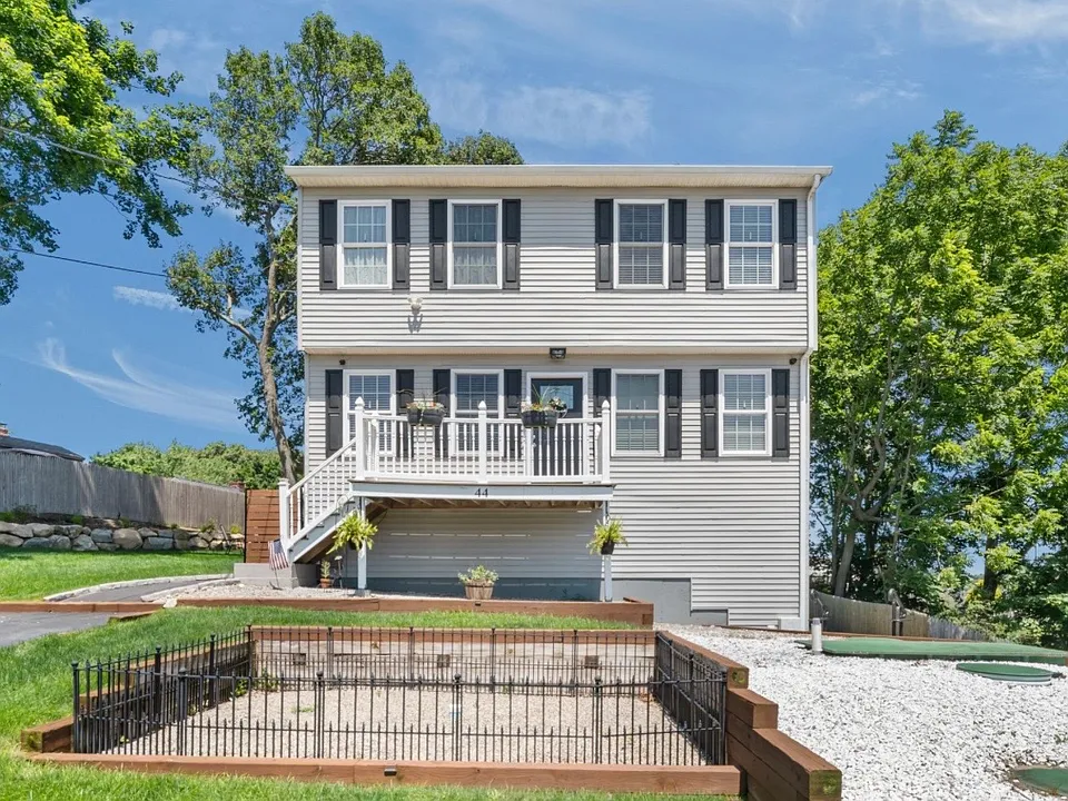 44 Dion Ave