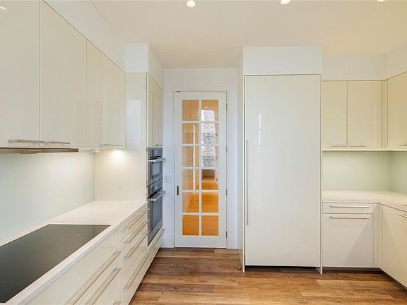 3rd image of 200-210 E 65th St #38N